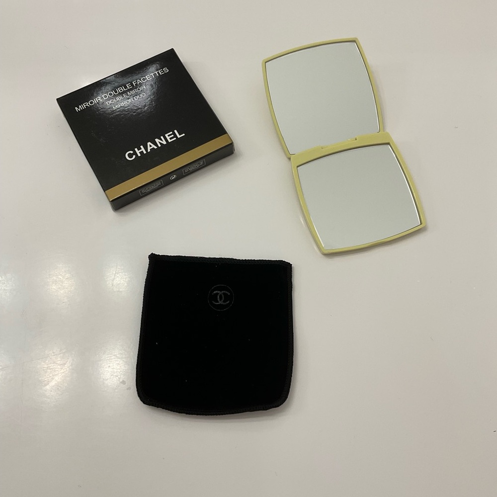 NIB CHANEL Yellow Compact Mirror with Black Pouch - Picture 3 of 3
